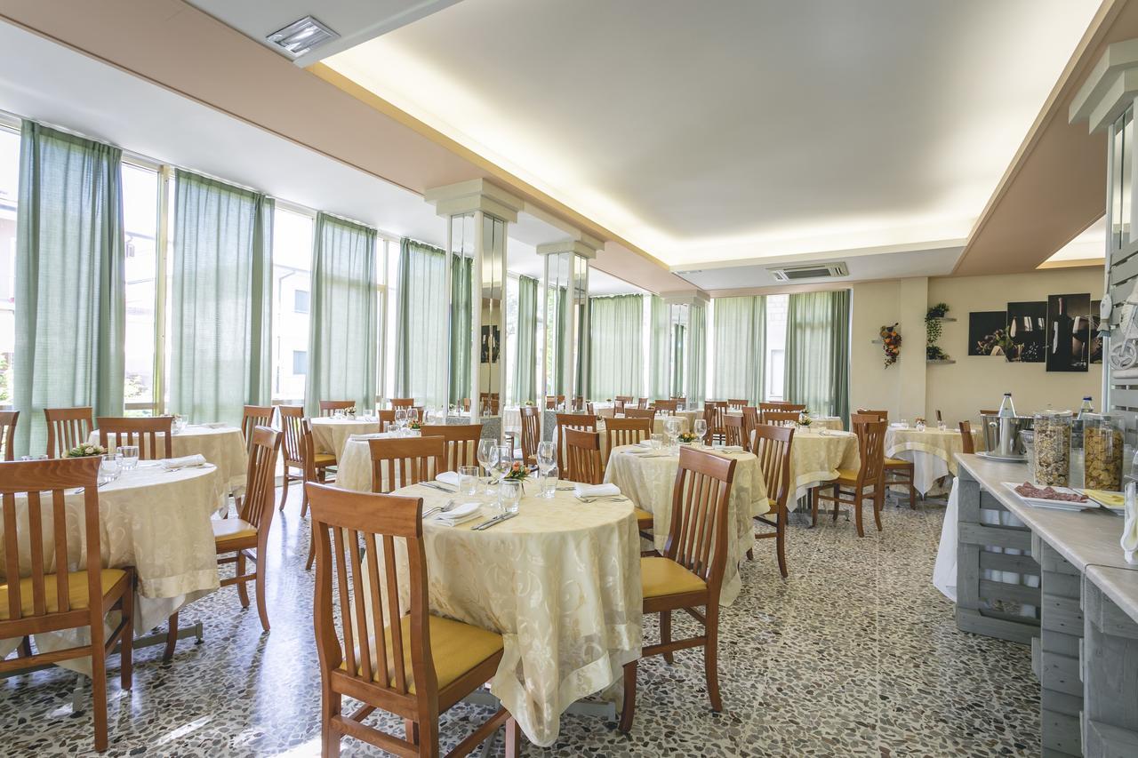 Hotel Del Falco Cervia Exterior photo