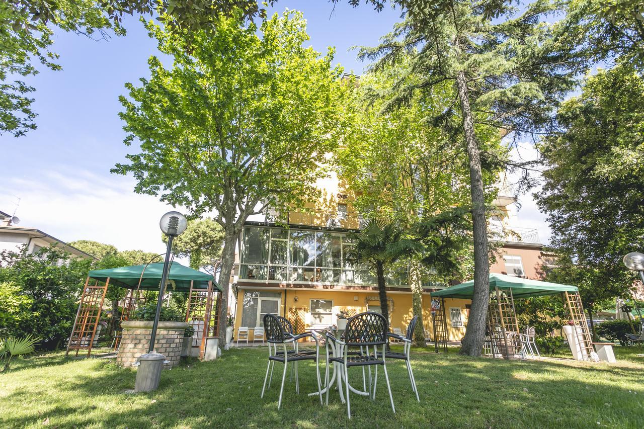 Hotel Del Falco Cervia Exterior photo