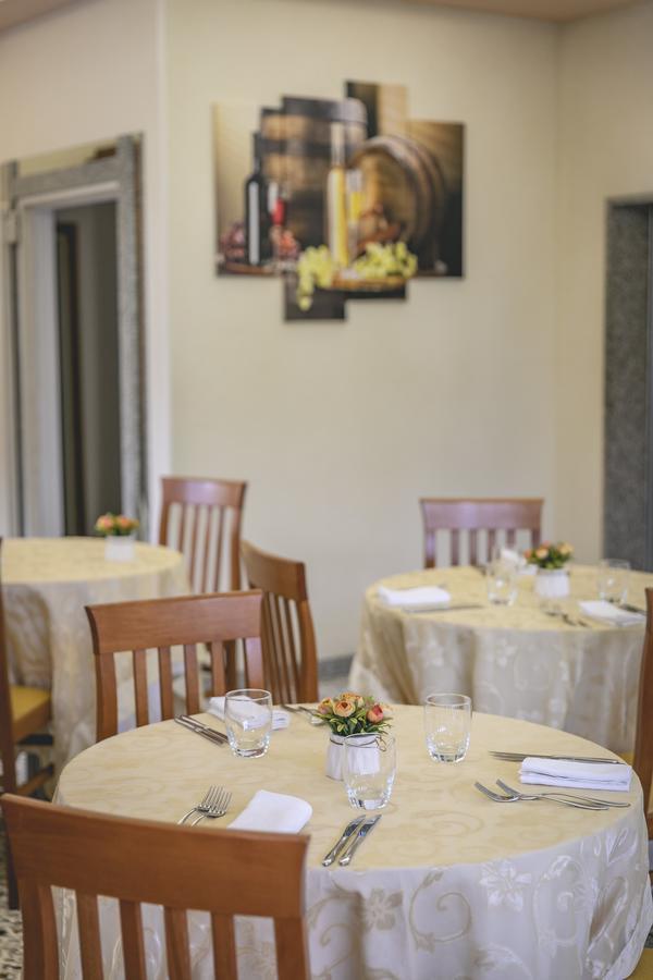 Hotel Del Falco Cervia Exterior photo